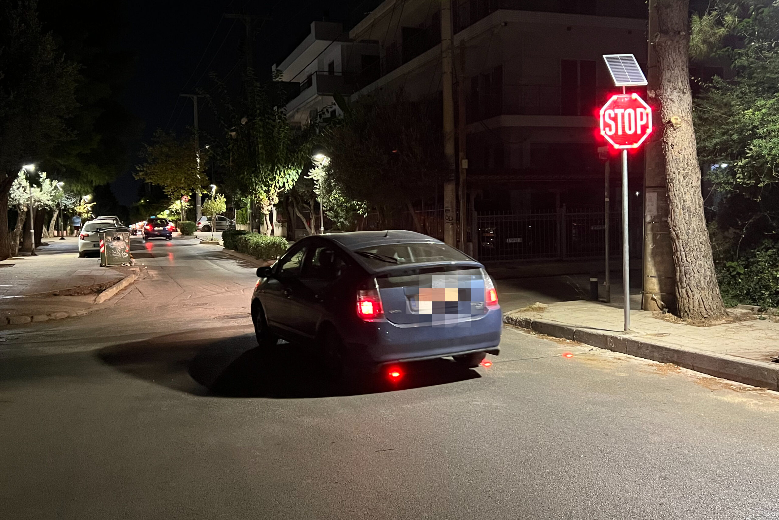 Παλλόμενα STOP και ανακλαστήρες οδοστρώματος σε επικίνδυνες διασταυρώσεις 02